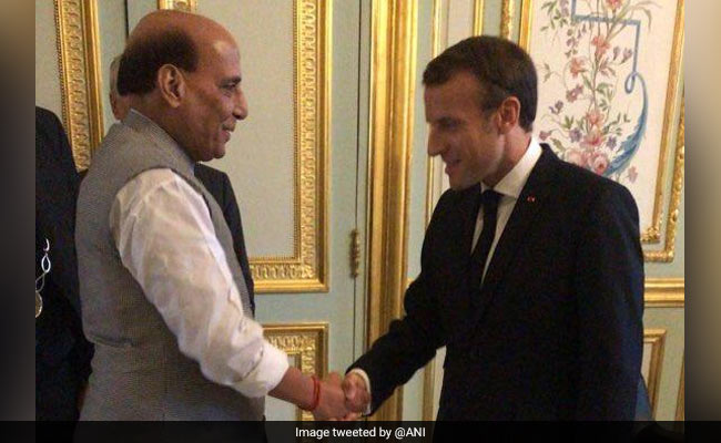 राजनाथ सिंह ने फ्रांस के राष्ट्रपति एमेनुअल मैक्रों से की मुलाकात, मेक इन इंडिया पहल को समर्थन देने के लिए जताया आभार