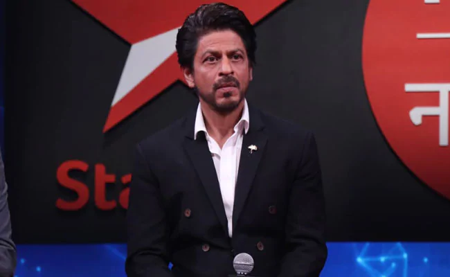 Shah Rukh Khan Rescued Aishwarya Rai Bachchan's Manager When <i>Lehenga</i> Caught Fire At Diwali Party: Report