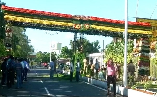 A Welcome Gate For Xi Studded With 18 Types Of Organic Fruits, Vegetables