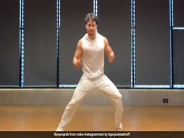 टाइगर श्रॉफ ने करिश्मा कपूर के गाने पर किया धमाकेदार डांस, Video देख दिशा पटानी का यूं आया रिएक्शन टाइगर श्रॉफ ने करिश्मा कपूर के गाने पर किया धमाकेदार डांस, Video देख दिशा पटानी का यूं आया रिएक्शन