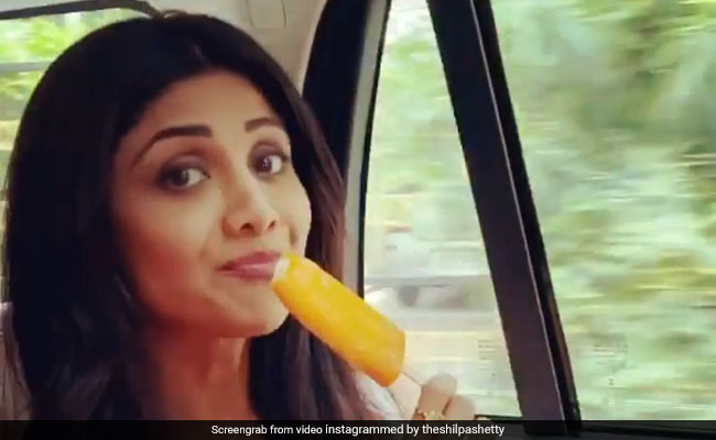 आइसक्रीम खाते हुए पकड़ीं गईं शिल्पा शेट्टी तो Video शेयर कर कहा- मैं भी इंसान हूं