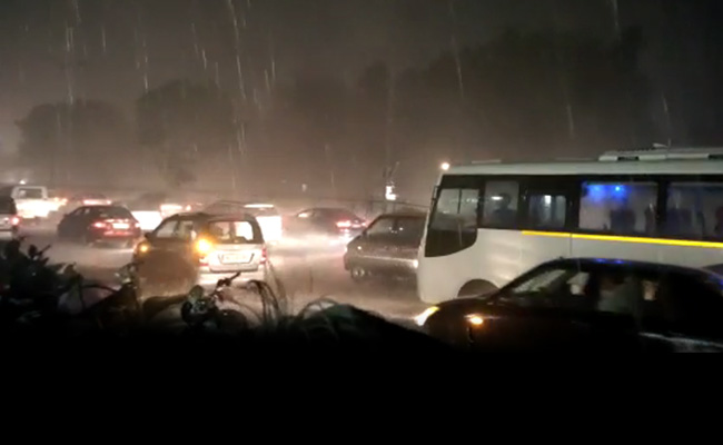 Heavy Rain Hits Delhi, Flight Operations, Traffic Affected