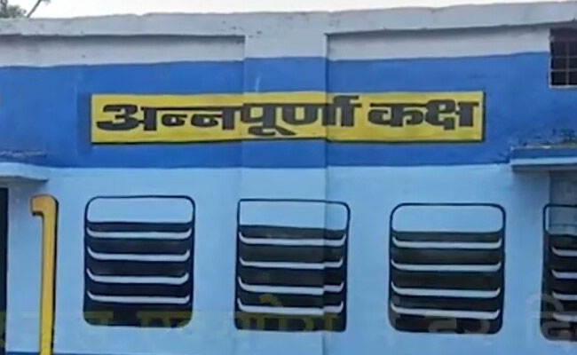 MP में बच्चों को लुभाने के लिए स्कूल को दिया 'रेलगाड़ी' का रूप