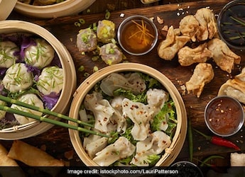 Social Media Influencer Impressing 'Loki' With A Plate Of Momos Is Too Amusing Social Media Influencer Impressing 'Loki' With A Plate Of Momos Is Too Amusing