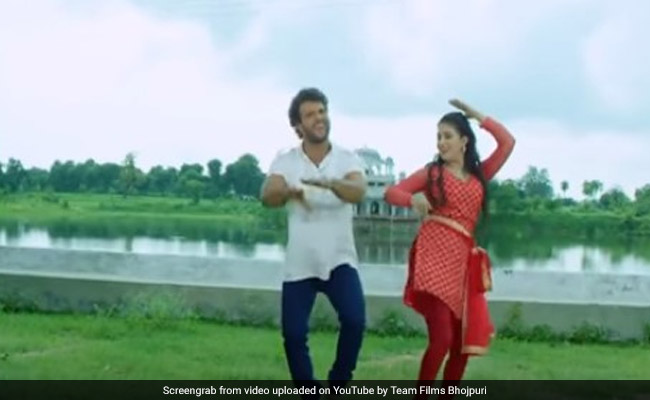 खेसारी लाल यादव ने 'रेड कलर के सूट' गाने से मचाया तहलका, खूब देखा जा रहा है Video