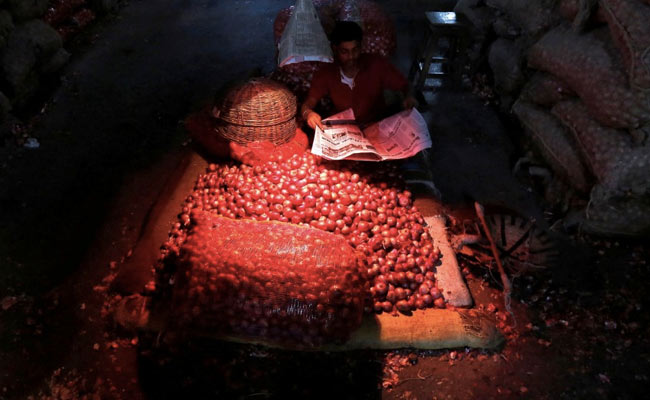 Centre Reduces Onion Stock Holding Limit For Retailers, Wholesalers To Curb Price Rise
