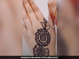 Karwa Chauth 2019: करवा चौथ के मौके पर इस तरह लगाए झटपट मेहंदी, देखें  Viral TikTok Videos Karwa Chauth 2019: करवा चौथ के मौके पर इस तरह लगाए झटपट मेहंदी, देखें  Viral TikTok Videos