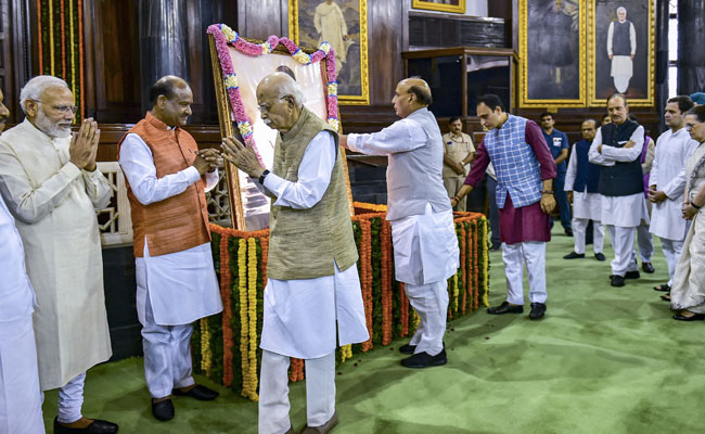 PM Modi, Sonia Gandhi Pay Tribute To Mahatma Gandhi in Parliament