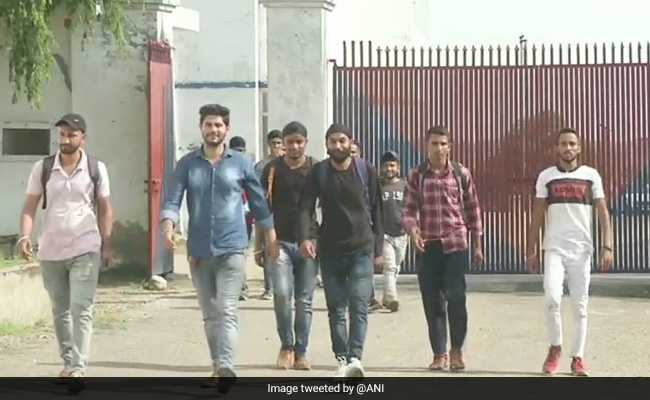 J&K Youth In Huge Number Participate In Police Recruitment Rally