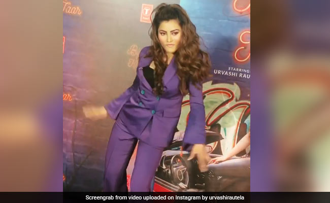 उर्वशी रौतेला के सामने स्टेज पर बजा 'बिजली की तार' सॉन्ग,  फिर नीले कोट पैंट में यूं मचाई धूम- देखें Video