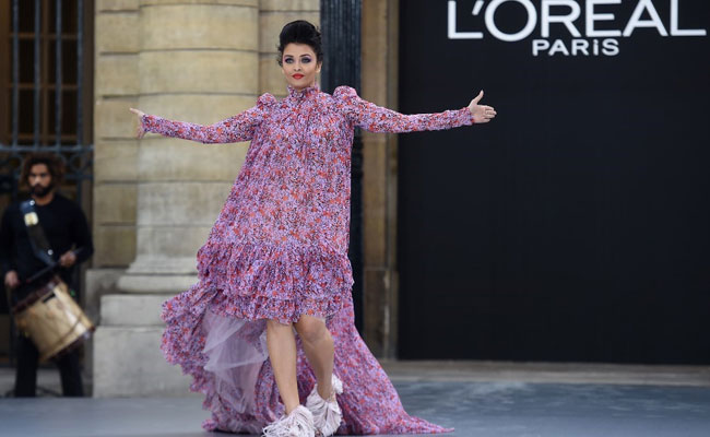 Trending: Designer Slams Aishwarya Rai Bachchan's Paris Fashion Week Look, Says 'Sack The Stylist'