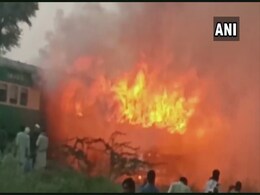पाकिस्तान : ट्रेन में विस्फोट से 73 की मौत, गैस सिलेंडर पर खाना बना रहे थे दो यात्री पाकिस्तान : ट्रेन में विस्फोट से 73 की मौत, गैस सिलेंडर पर खाना बना रहे थे दो यात्री