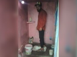 टॉयलेट में सेल्फी लेने वाली योजना सुनकर दूल्हे पहुंच गए बाथरूम, MP सरकार बोली- 'ऐसा कुछ नहीं है...' देखें VIDEO टॉयलेट में सेल्फी लेने वाली योजना सुनकर दूल्हे पहुंच गए बाथरूम, MP सरकार बोली- 'ऐसा कुछ नहीं है...' देखें VIDEO