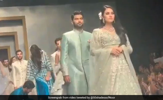 रैम्प वॉक कर रही पाकिस्तानी मॉडल अचानक लड़खड़ाई, साथ चल रहे शख्स ने किया ऐसा... देखें Video