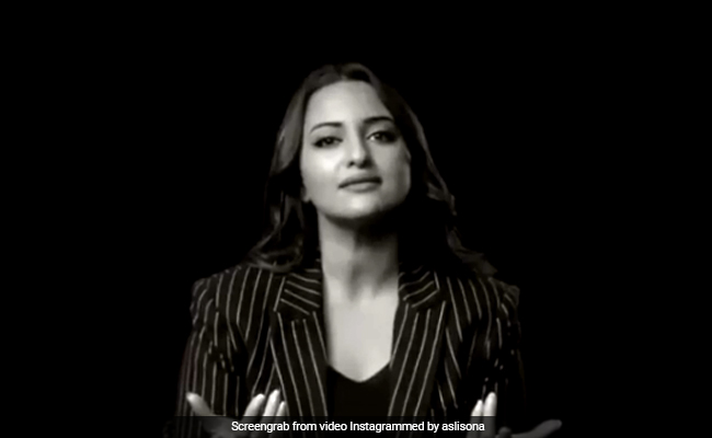 सोनाक्षी सिन्हा ने विदेशी हस्तियों के ट्वीट पर तोड़ी चुप्पी- वे भी इंसान हैं, जो दूसरे इंसानों के लिए आवाज उठा रहे हैं...