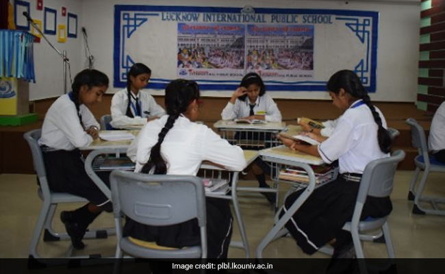 <i>'Padhe Lucknow, Badhe Lucknow'</i> Starts With Books On Mahatma Gandhi, Freedom Struggle