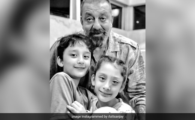 Sanjay Dutt's Birthday Note For Kids Shahraan And Iqra Is As Precious As This Pic