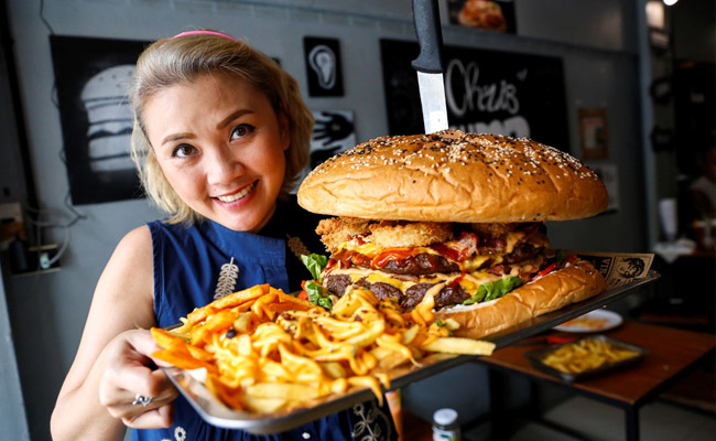 The 10,000-Calorie Challenge To Eat Bangkok's Biggest Burger