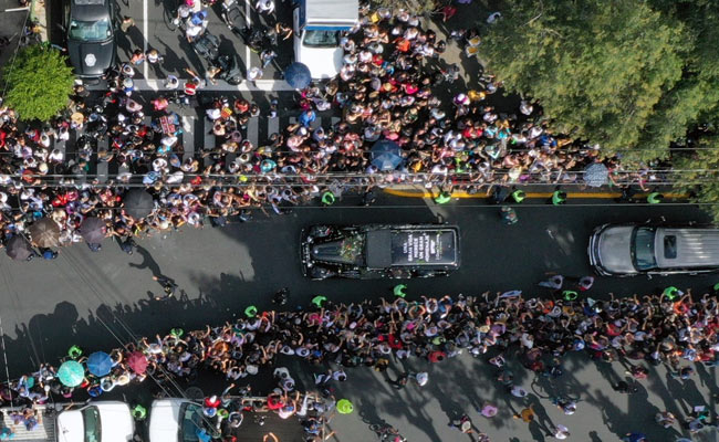 Thousands In Mexico Say Last Goodbye To Legendary Singer Jose Jose