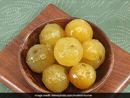 Amla Murabba: अगर आप भी बनाना चाहते हैं मां के हाथ के स्वाद वाला आंवले का मुरब्बा, तो अपनाएं ये आसान टिप्स Amla Murabba: अगर आप भी बनाना चाहते हैं मां के हाथ के स्वाद वाला आंवले का मुरब्बा, तो अपनाएं ये आसान टिप्स