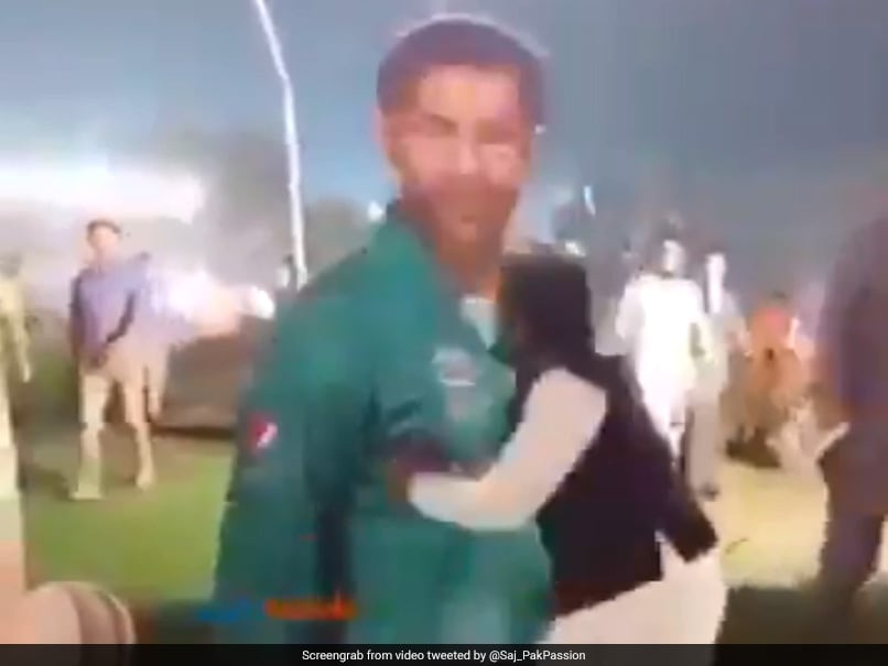 Watch: Angry Fan Demolishes Life-Size Cut-Out Of Sarfaraz Ahmed After Pakistan Watch: Angry Fan Demolishes Life-Size Cut-Out Of Sarfaraz Ahmed After Pakistan