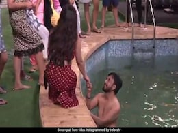 Bigg Boss 13: अमीषा पटेल से फ्लर्ट करने की कोशिश कर रहा था घर का यह सदस्य, मिली यह चेतावनी- देखें Video Bigg Boss 13: अमीषा पटेल से फ्लर्ट करने की कोशिश कर रहा था घर का यह सदस्य, मिली यह चेतावनी- देखें Video