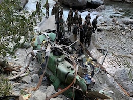 Army Chopper Force-Lands In J&K's Poonch, All Including Top General Safe Army Chopper Force-Lands In J&K's Poonch, All Including Top General Safe