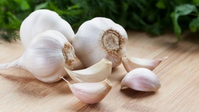 Garlic helps boost immunity and reduces symptoms of cold and flu
