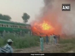 पाकिस्तान ट्रेन ब्लास्ट : रेल मंत्री बोले गैस सिलेंडर फटने से गई 73 की जान, प्रत्यक्षदर्शी ने कहा - झूठ बोल रहे हैं... पाकिस्तान ट्रेन ब्लास्ट : रेल मंत्री बोले गैस सिलेंडर फटने से गई 73 की जान, प्रत्यक्षदर्शी ने कहा - झूठ बोल रहे हैं...