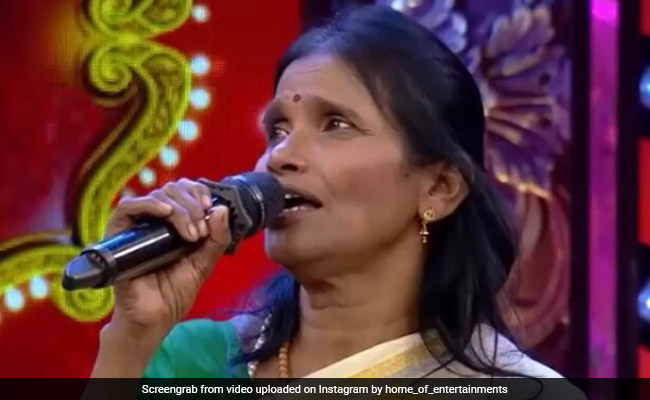 रानू मंडल ने फिर गाया लता मंगेशकर का ये सुपरहिट सॉन्ग, सोशल मीडिया सेंसेशन का Video हुआ वायरल