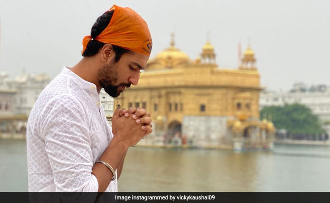 Vicky Kaushal Visits The Golden Temple Before Filming <i>Sardar Udham Singh</i>. See Pic