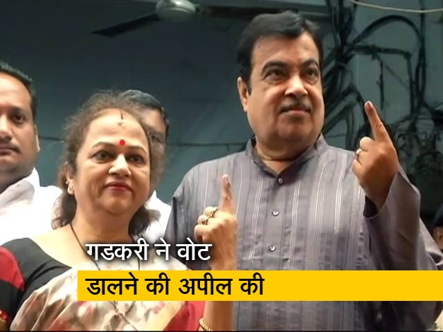 महाराष्ट्र विधानसभा चुनाव: नितिन गडकरी ने सपरिवार डाला वोट