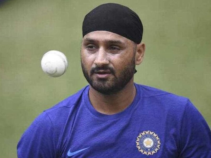 Harbhajan Singh, Veena Malik Spar On Twitter Over Imran Khan's UN Speech