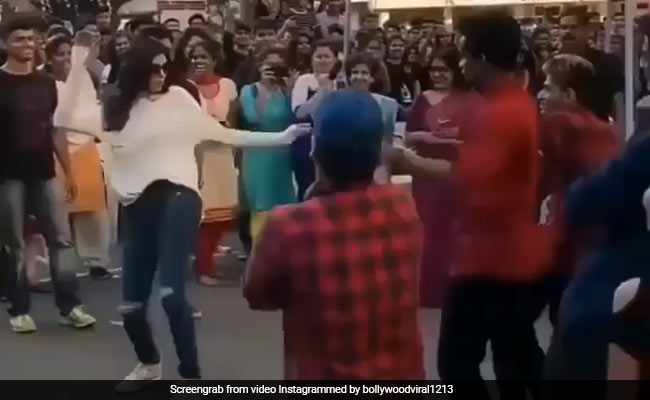 सुष्मिता सेन को चैलेंज करना इन लड़कों को पड़ा भारी, एक्ट्रेस ने यूं कर डाला सबको हैरान...देखें वायरल Video