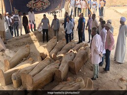 Archaeologists Find Over 20 Coffins Just As Ancient Egyptians Left Them Archaeologists Find Over 20 Coffins Just As Ancient Egyptians Left Them