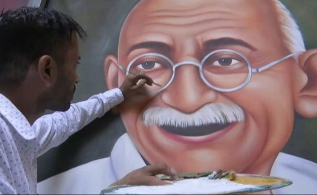 Amritsar-Based Man Paints Tribute To Mahatma Gandhi Ahead Of October 2