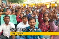 रवीश कुमार का प्राइम टाइम: दिल्ली के सिविक सेंटर में विरोध प्रदर्शन पर बैठे रेहड़ी पटरी वाले रवीश कुमार का प्राइम टाइम: दिल्ली के सिविक सेंटर में विरोध प्रदर्शन पर बैठे रेहड़ी पटरी वाले
