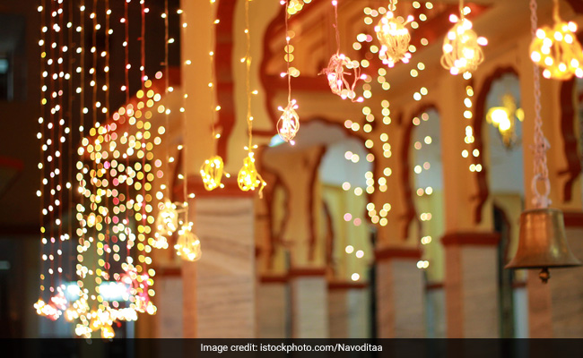 Happy Dhanteras 2019: Shoppers Opt For Made-In-India Lights, Crackers Over Chinese