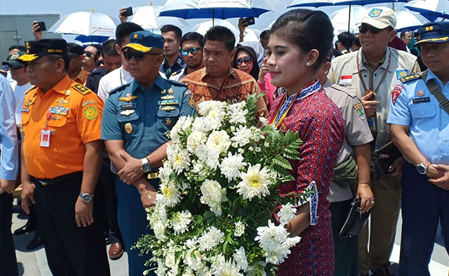 Families Offer Mass Prayer At Sea One Year After Lion Air Crash