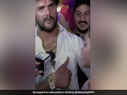 खेसारी लाल यादव की बेटी ने कैमरे पर खोला राज, बताया कहां से लाते हैं पापा ढेर सारा सोना- देखें Viral Video खेसारी लाल यादव की बेटी ने कैमरे पर खोला राज, बताया कहां से लाते हैं पापा ढेर सारा सोना- देखें Viral Video