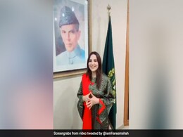 पाकिस्तान के पीएम ऑफिस में बॉलीवुड गानों पर लड़की ने बनाया TikTok Video, बैठ गईं 'इमरान खान' की सीट पर और... पाकिस्तान के पीएम ऑफिस में बॉलीवुड गानों पर लड़की ने बनाया TikTok Video, बैठ गईं 'इमरान खान' की सीट पर और...