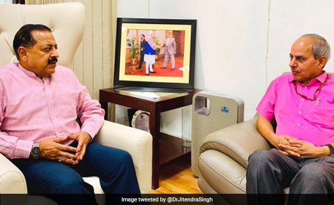 PIB DG Discusses IIMC Jammu With Jitendra Singh