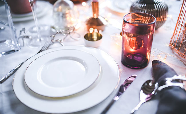 Gear Up To Host Diwali Parties With These 10 Stylish Dinner Sets