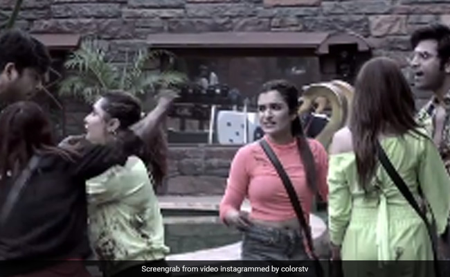 <i>Bigg Boss 13</i> Written Update October 23, 2019: Paras Chhabra And Siddharth Shukla Once Again Get Into An Ugly Fight