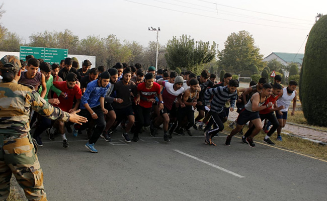 श्रीनगर में सेना की भर्ती रैली में युवाओं में दिखा जोश, 3000 नौजवानों को किया जाएगा शामिल