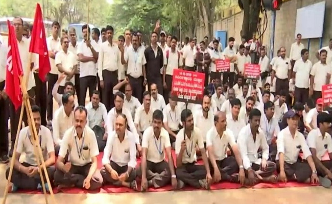 बेंगलुरु : हिंदुस्तान एरोनॉटिकल लिमिटेड के कर्मचारियों की हड़ताल जारी