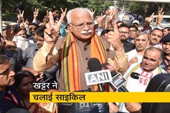 Haryana Assembly Election 2019: साइकिल चलाकर वोट डालने पहुंचे सीएम मनोहर लाल खट्टर Haryana Assembly Election 2019: साइकिल चलाकर वोट डालने पहुंचे सीएम मनोहर लाल खट्टर