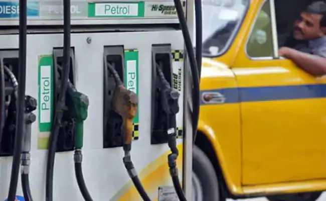 Petrol, Diesel Prices Slashed By Up To Rs. 2.69 Per Litre in Delhi