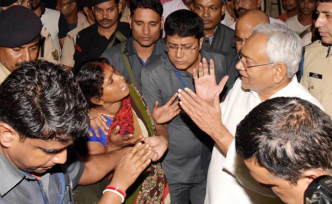 नीतीश ने माना कि पंपिंग हाउसों के काम न करने से जल जमाव था, कहा- अब पटना को सुधार देंगे