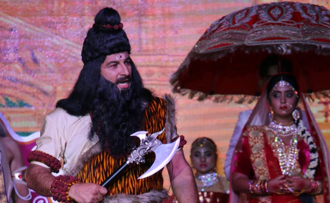 रामलीला में भी घुसा NRC, मनोज तिवारी बोले- ये सब विदेशी घुसपैठिये हैं या...?